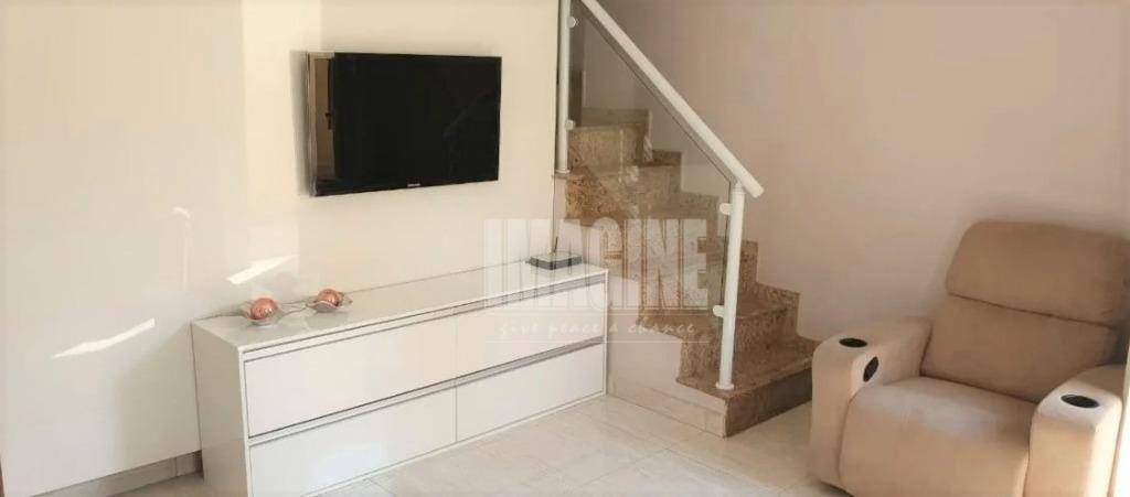 Sobrado à venda com 2 quartos, 80m² - Foto 1