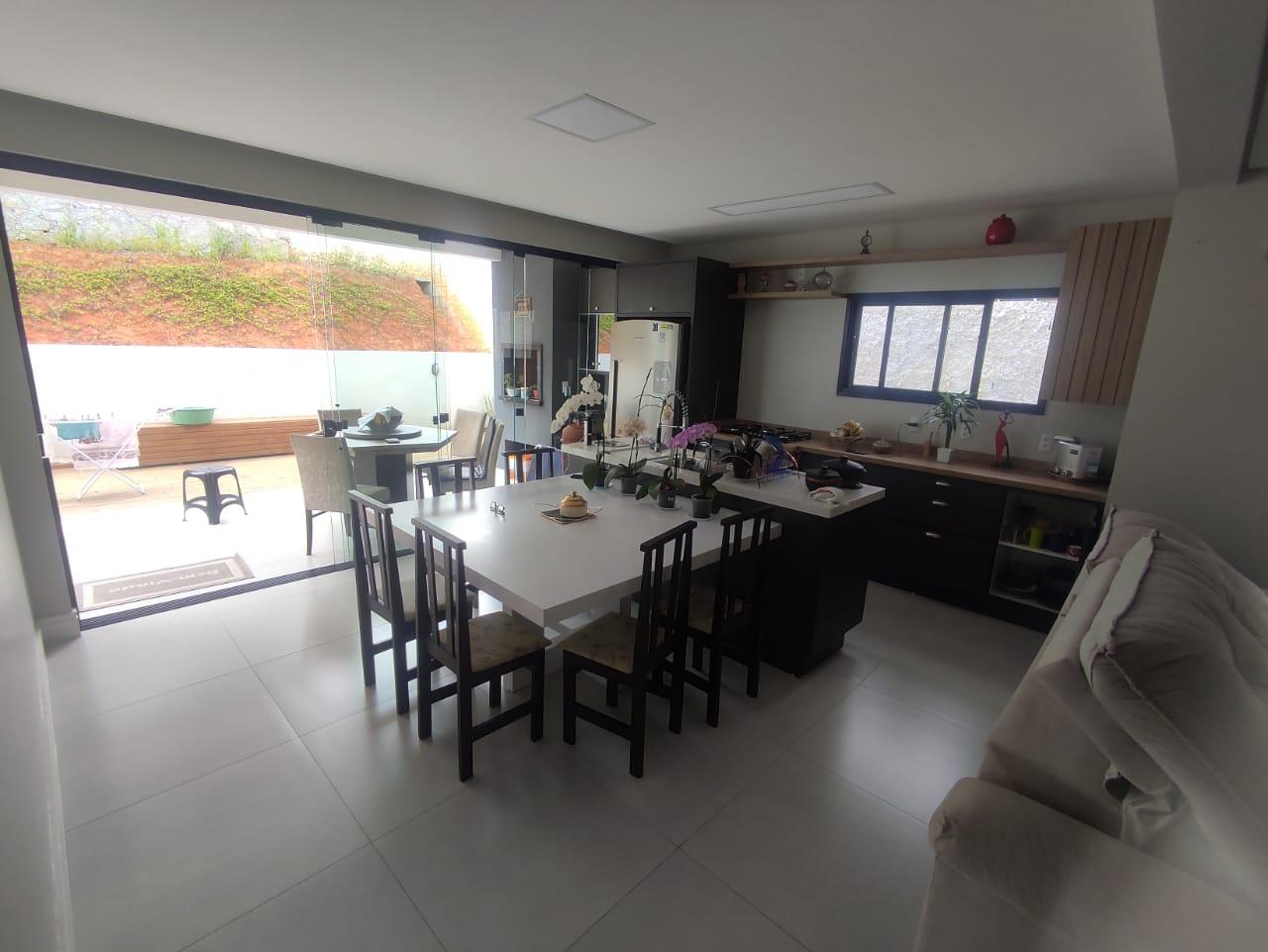 Casa à venda com 3 quartos, 360m² - Foto 4