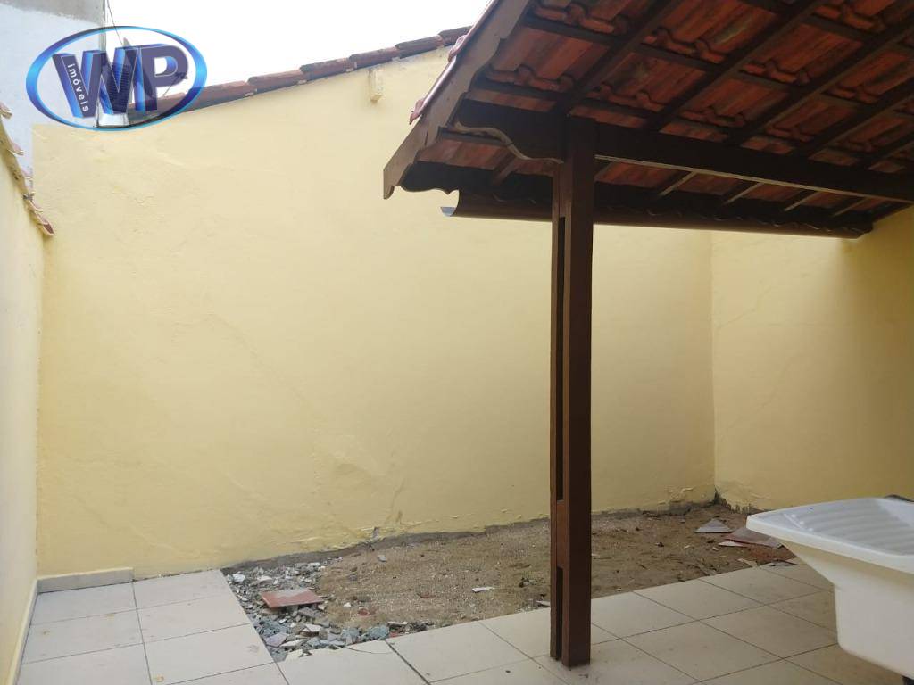 Casa à venda com 2 quartos, 70m² - Foto 5