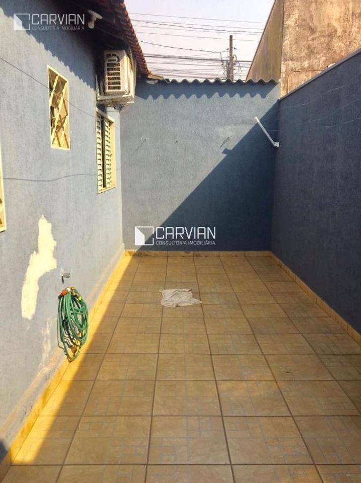 Casa à venda com 4 quartos, 150m² - Foto 1