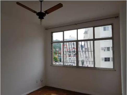 Apartamento à venda com 2 quartos, 70m² - Foto 1