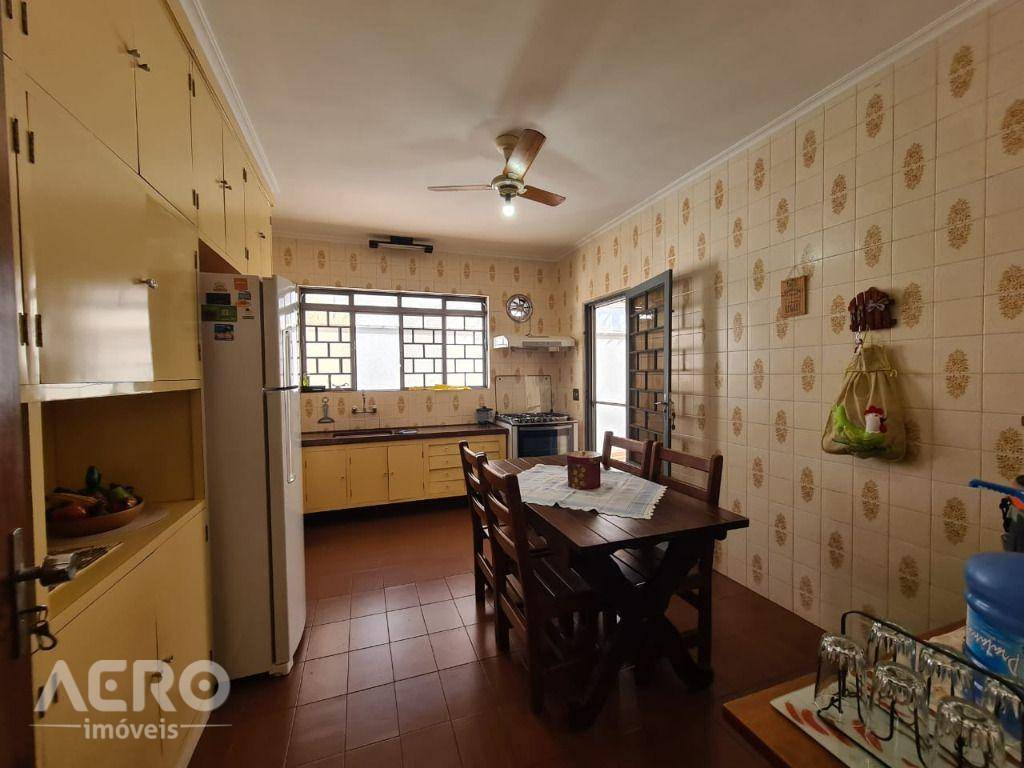 Casa à venda com 3 quartos, 280m² - Foto 11