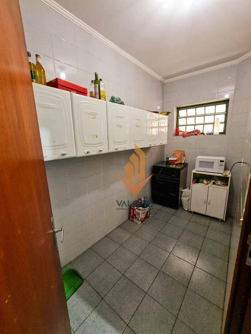 Casa à venda com 8 quartos, 365m² - Foto 18