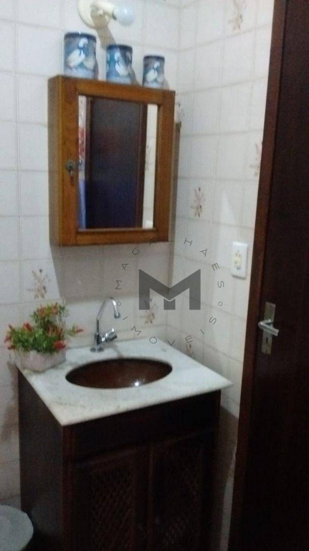 Casa à venda com 5 quartos, 220m² - Foto 25