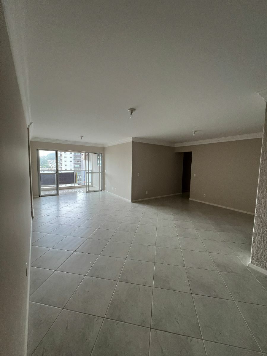 Apartamento à venda com 3 quartos, 136m² - Foto 2