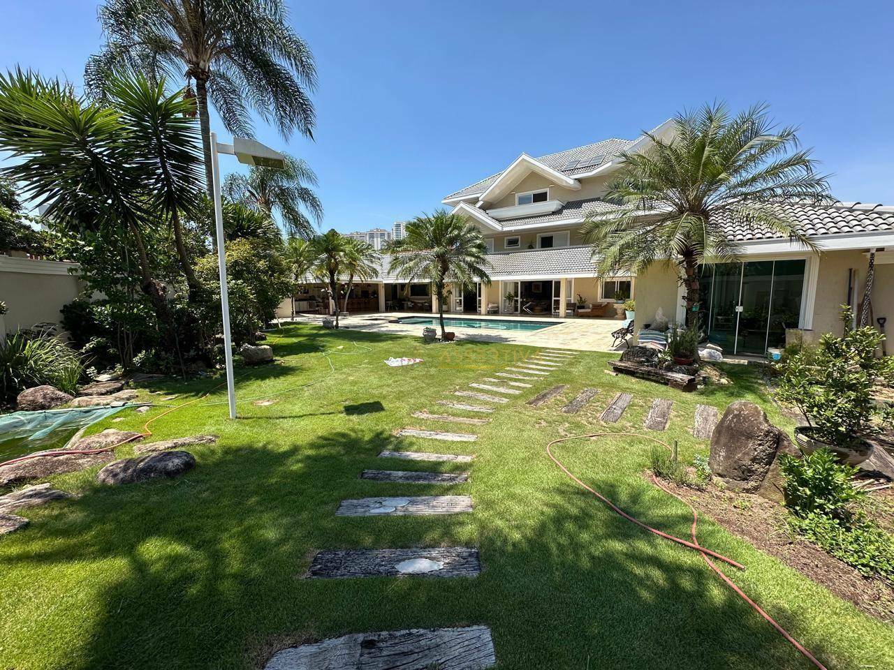 Casa de Condomínio à venda com 5 quartos, 500m² - Foto 1