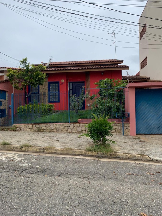 Casa à venda com 3 quartos, 260m² - Foto 1