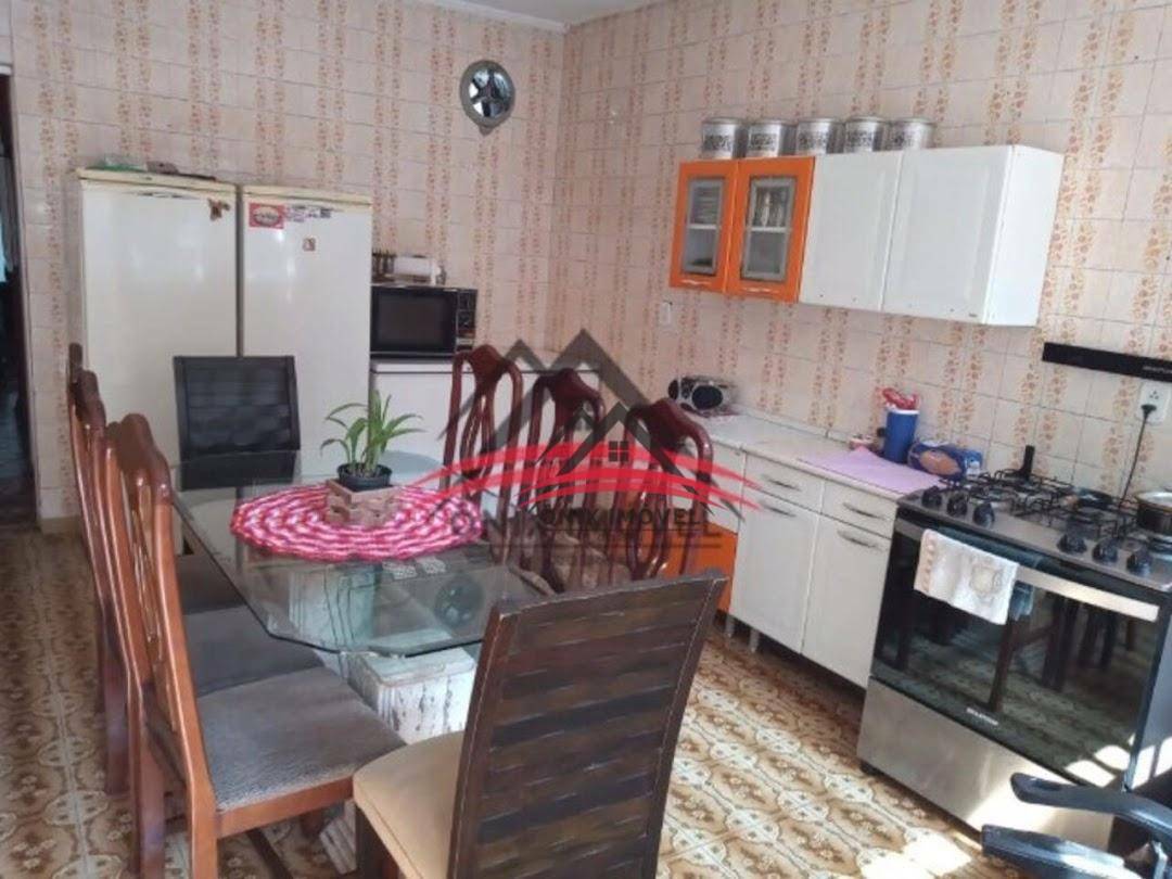 Casa à venda com 4 quartos, 250m² - Foto 11