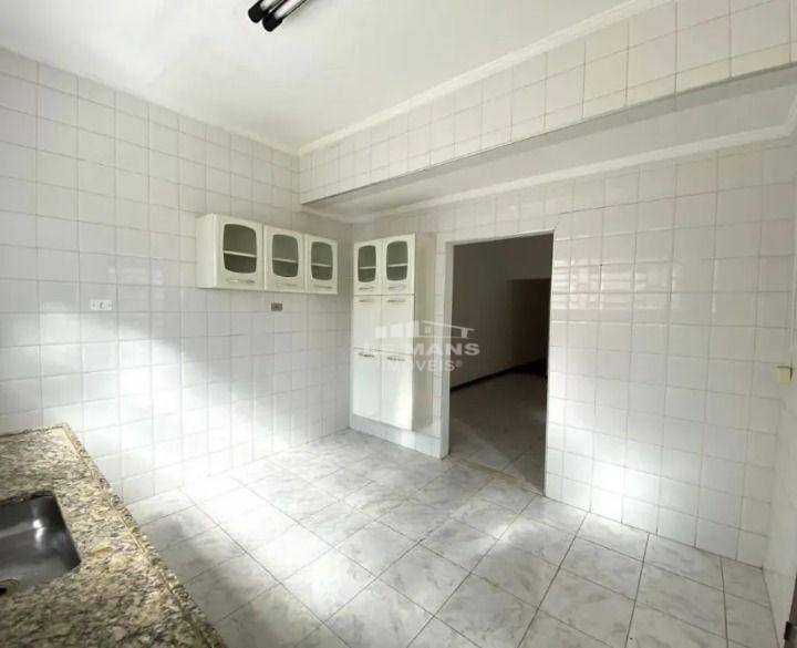 Casa para alugar com 4 quartos, 210m² - Foto 7