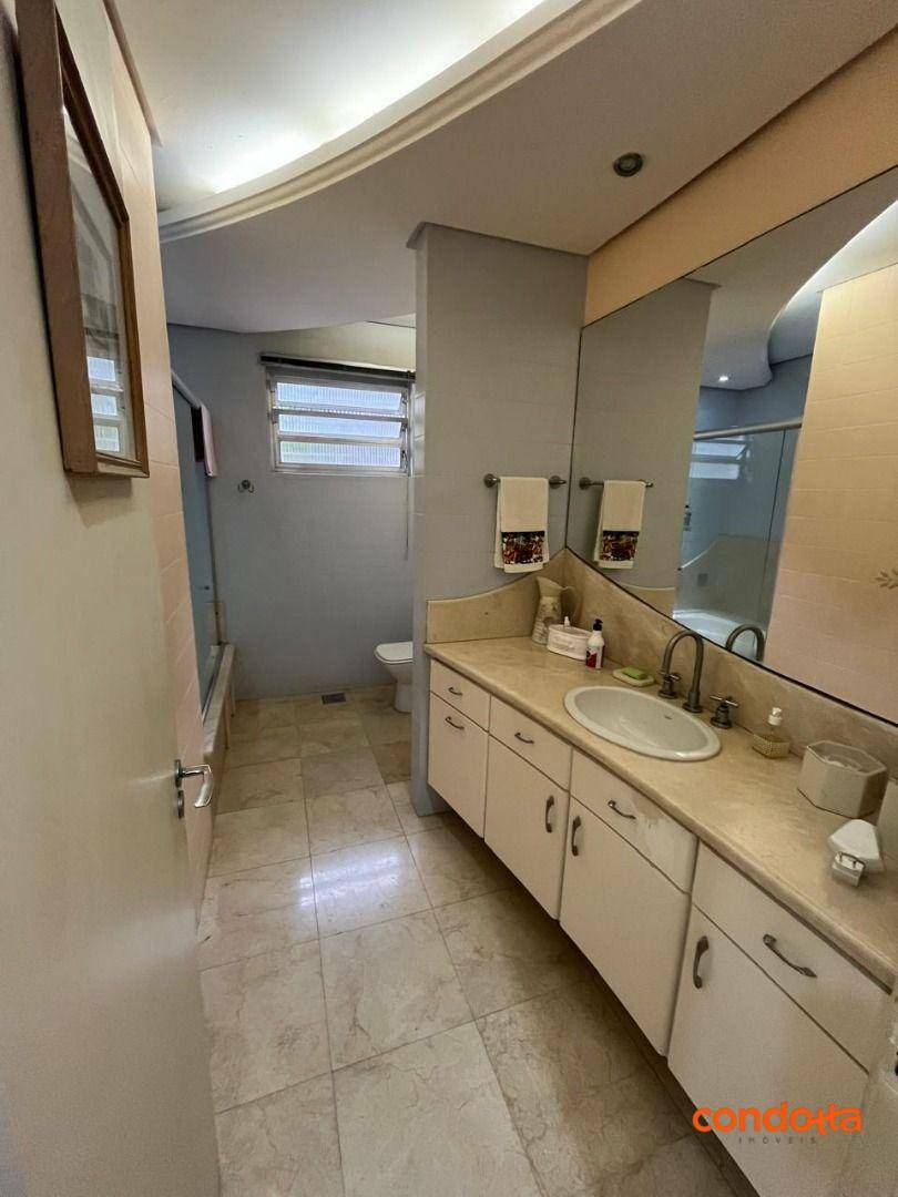 Casa para alugar com 4 quartos, 221m² - Foto 13