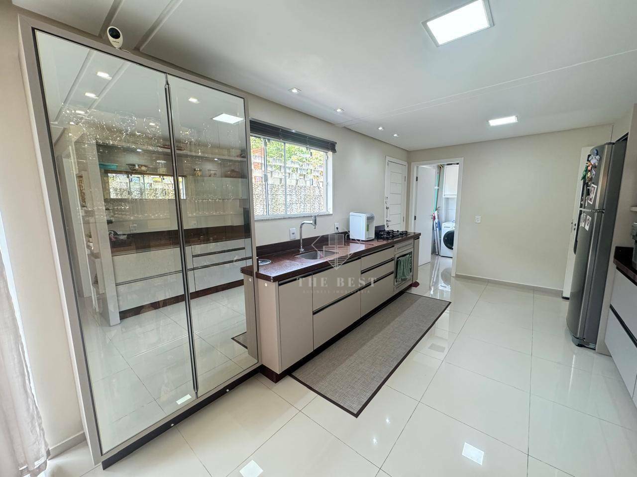 Casa à venda com 4 quartos, 250m² - Foto 5