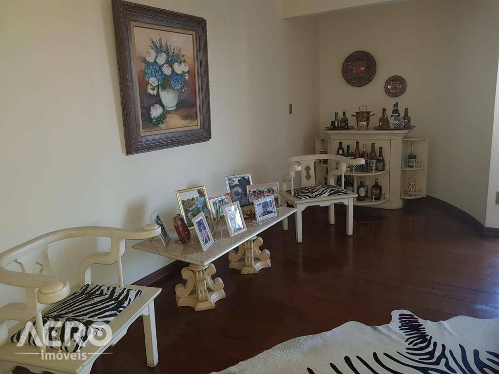 Apartamento à venda com 4 quartos, 230m² - Foto 2