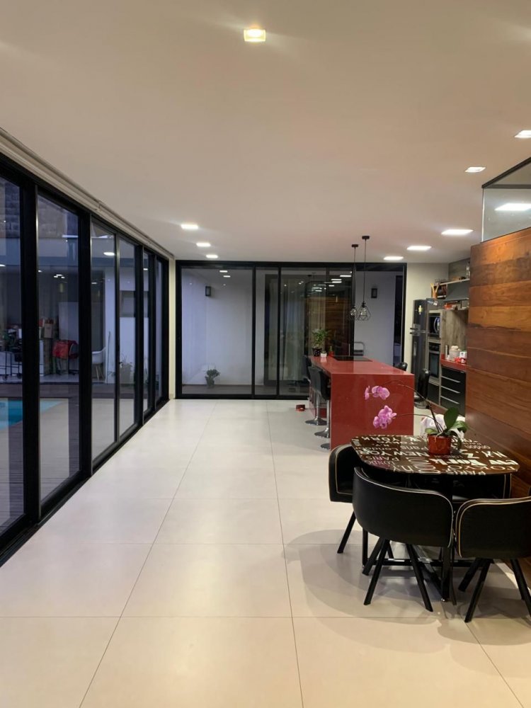 Casa, 4 quartos, 330 m² - Foto 1