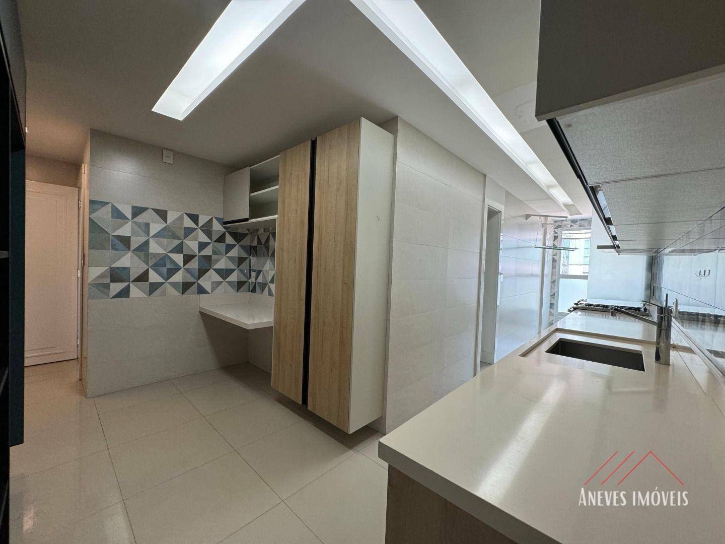 Apartamento à venda com 3 quartos, 202m² - Foto 13