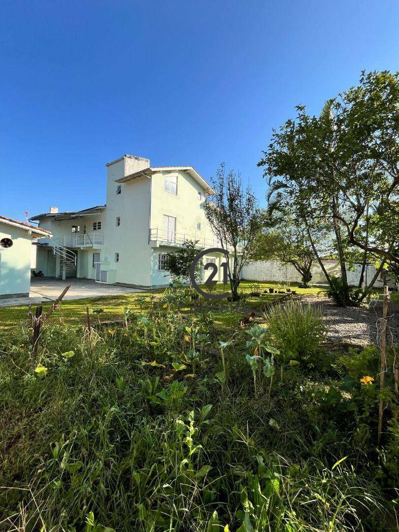 Casa à venda e aluguel com 7 quartos, 480m² - Foto 2