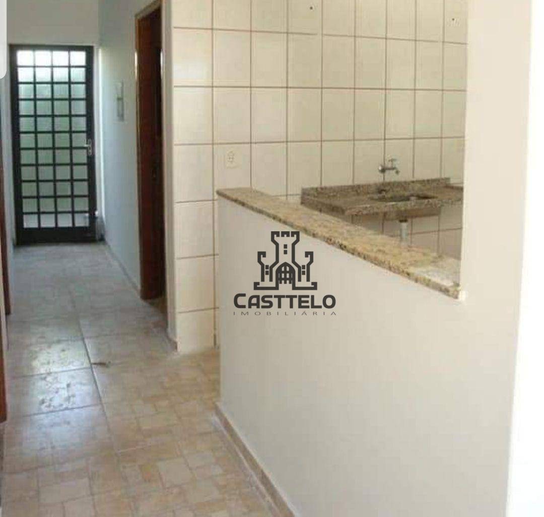 Casa à venda com 3 quartos, 64m² - Foto 1