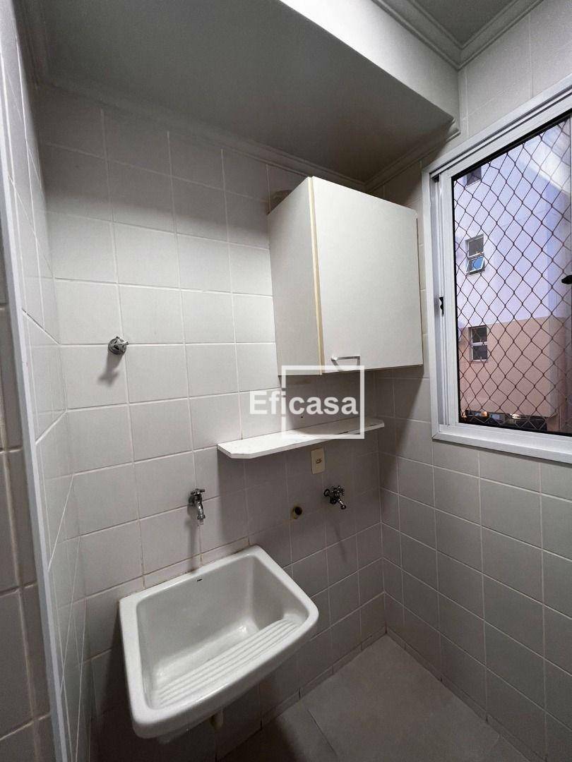 Apartamento à venda com 2 quartos, 70m² - Foto 2