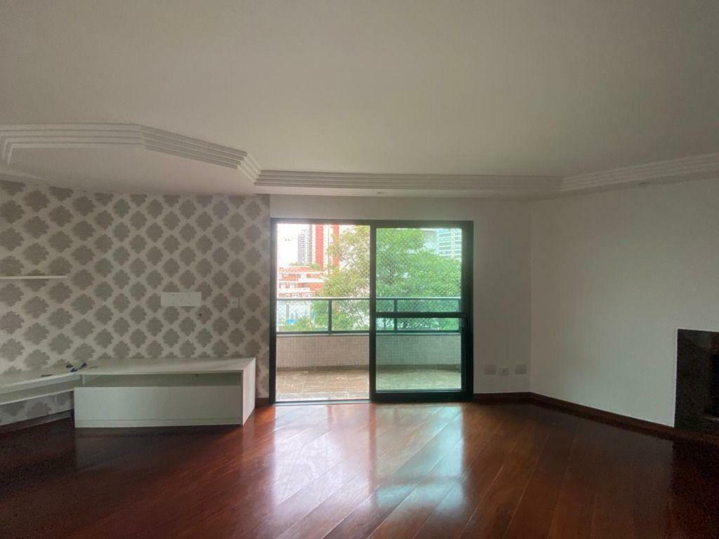 Apartamento à venda com 3 quartos, 157m² - Foto 9