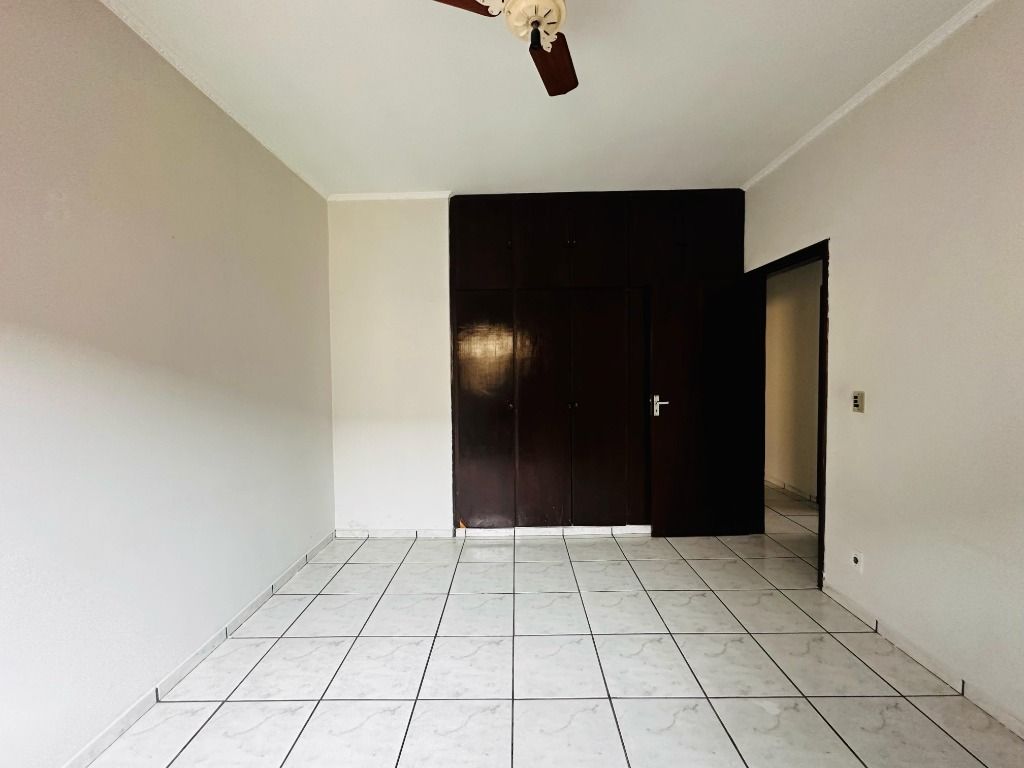 Casa à venda com 3 quartos, 252m² - Foto 17