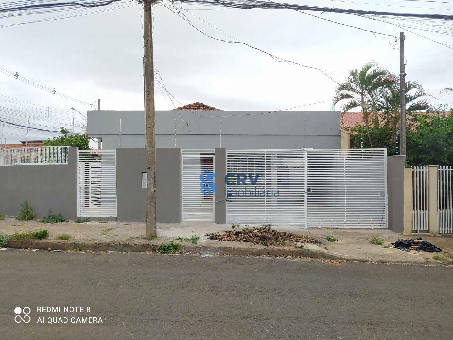 Casa para alugar com 3 quartos, 210m² - Foto 1