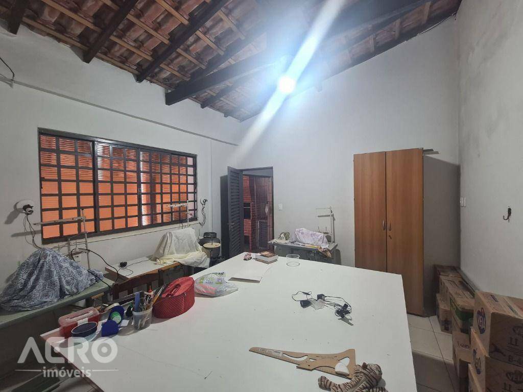 Casa à venda com 2 quartos, 216m² - Foto 24