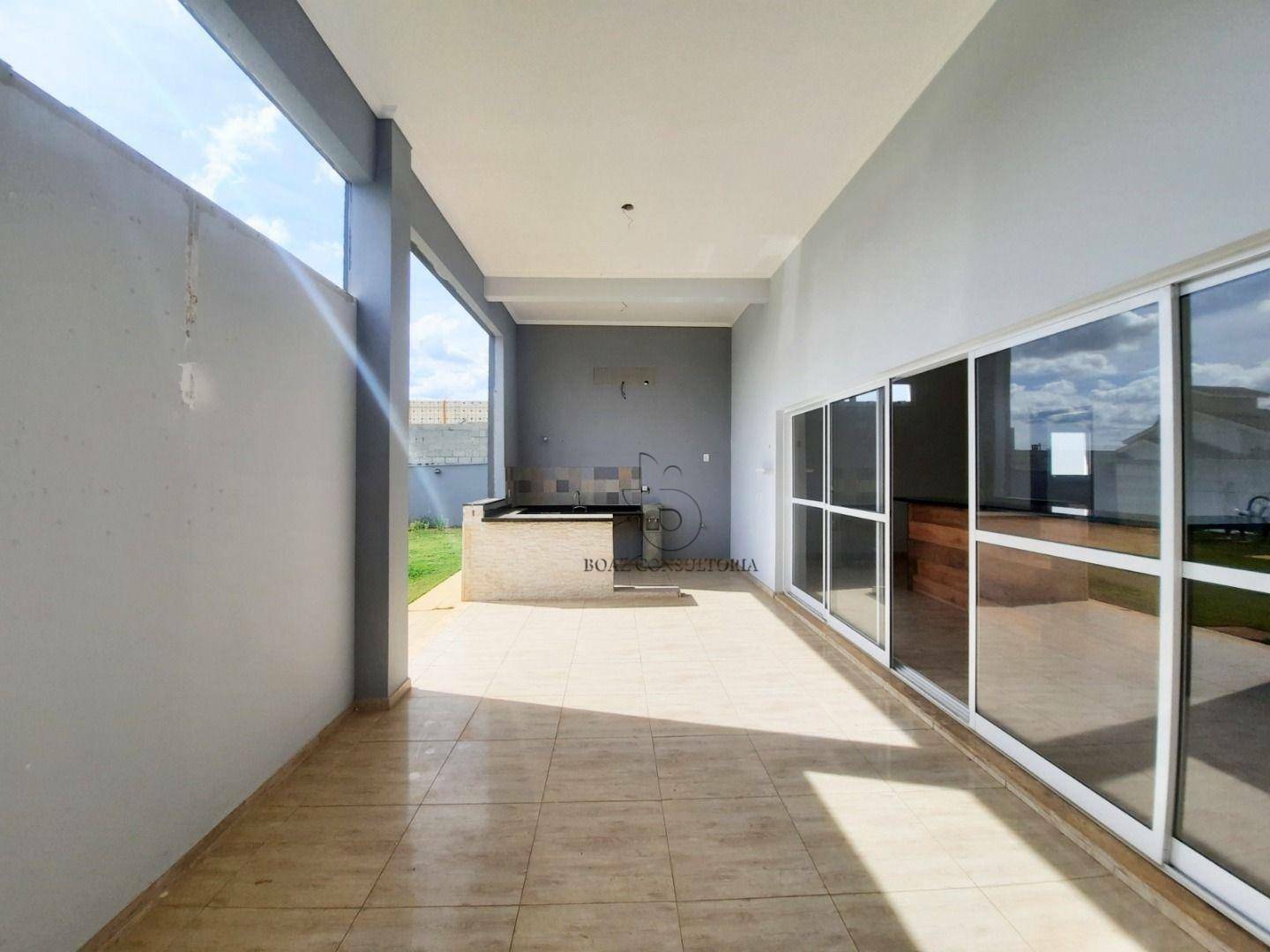 Casa de Condomínio à venda com 4 quartos, 331m² - Foto 2