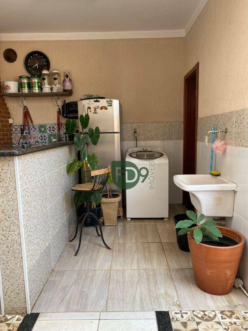 Casa à venda com 3 quartos, 162m² - Foto 4