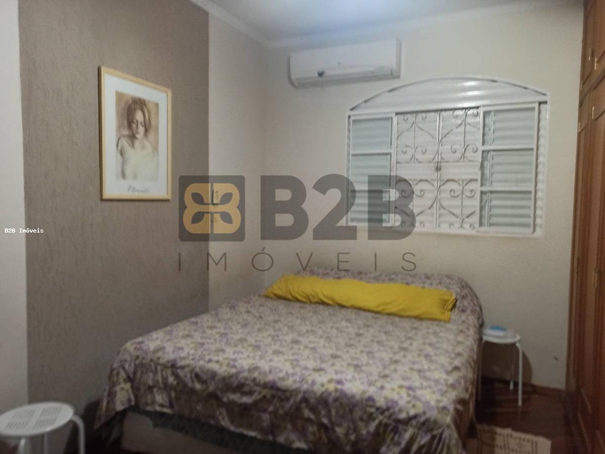 Casa à venda com 3 quartos, 310m² - Foto 13