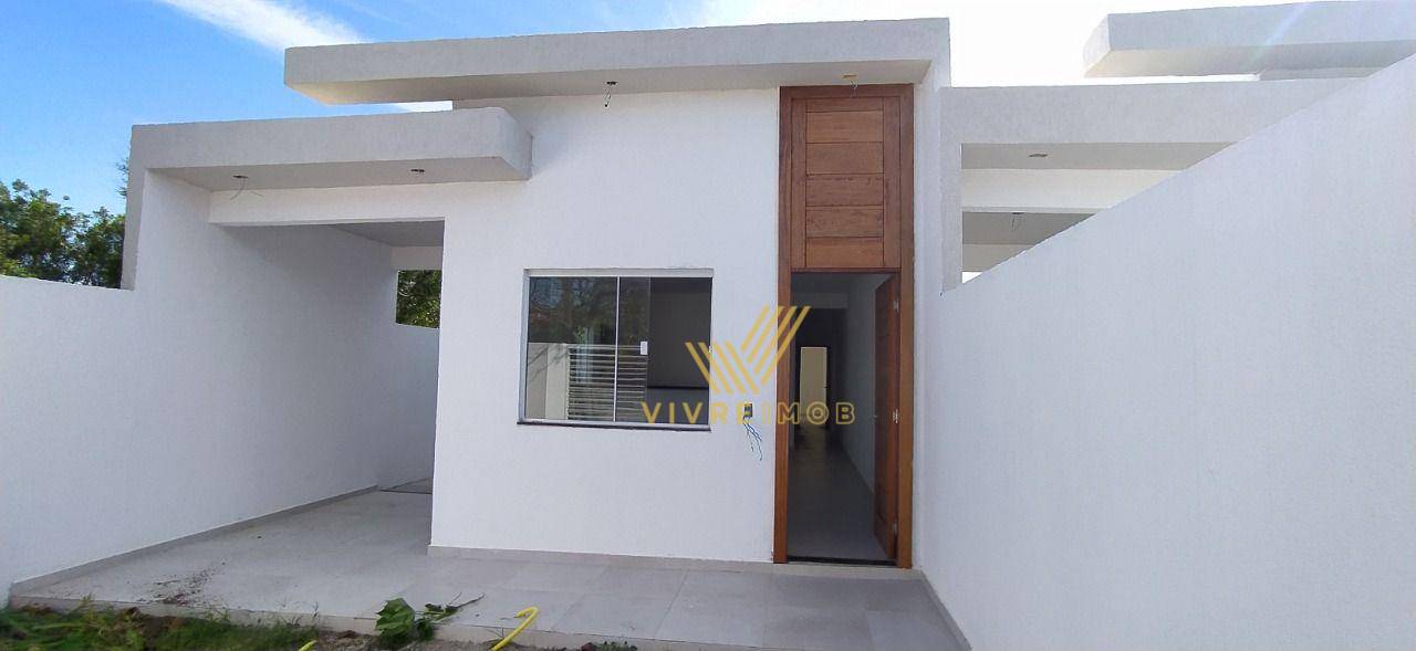 Casa à venda com 3 quartos, 75m² - Foto 1