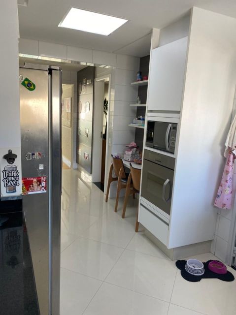 Apartamento à venda com 3 quartos, 202m² - Foto 4