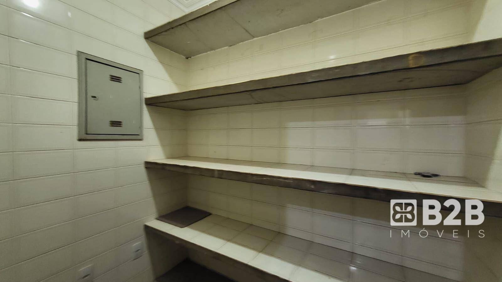 Casa para alugar com 6 quartos, 416m² - Foto 24