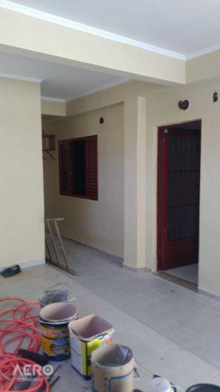 Casa à venda com 3 quartos, 136m² - Foto 14