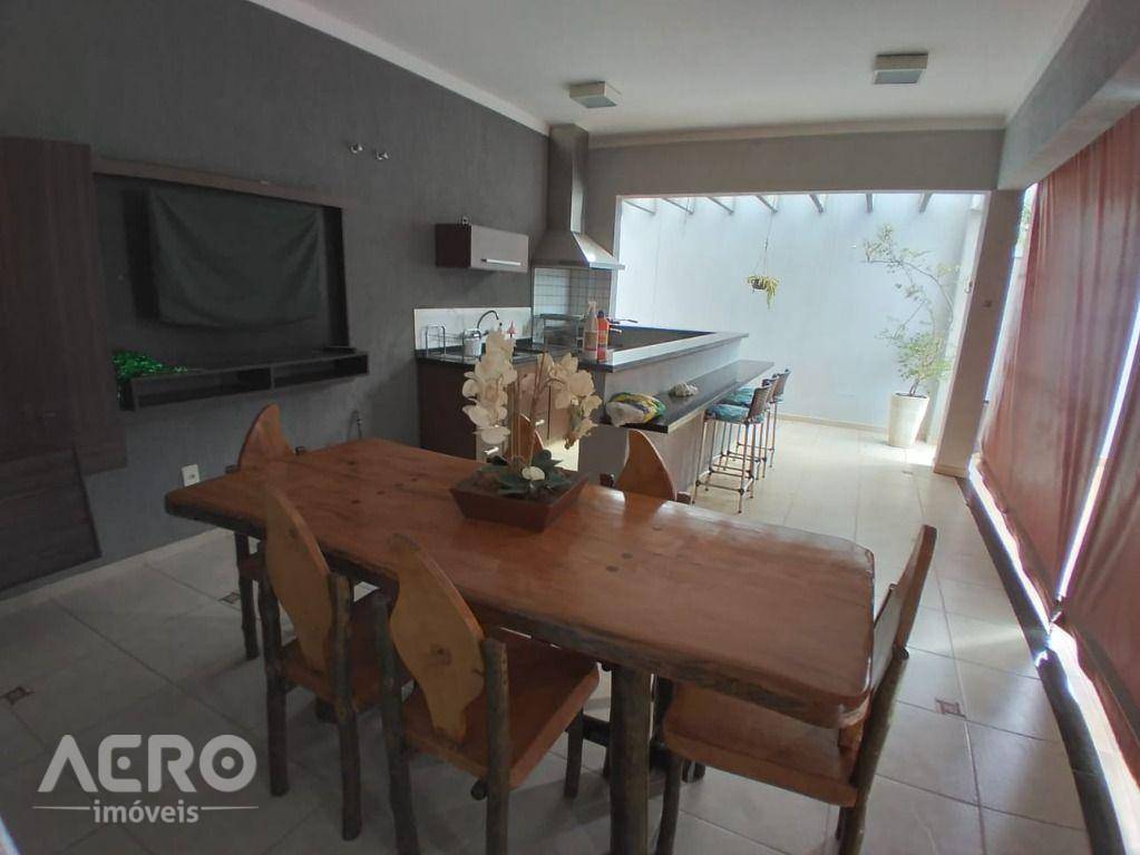 Casa à venda e aluguel com 3 quartos, 230m² - Foto 15