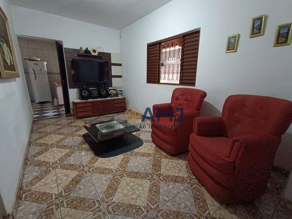 Casa à venda com 2 quartos, 220m² - Foto 2