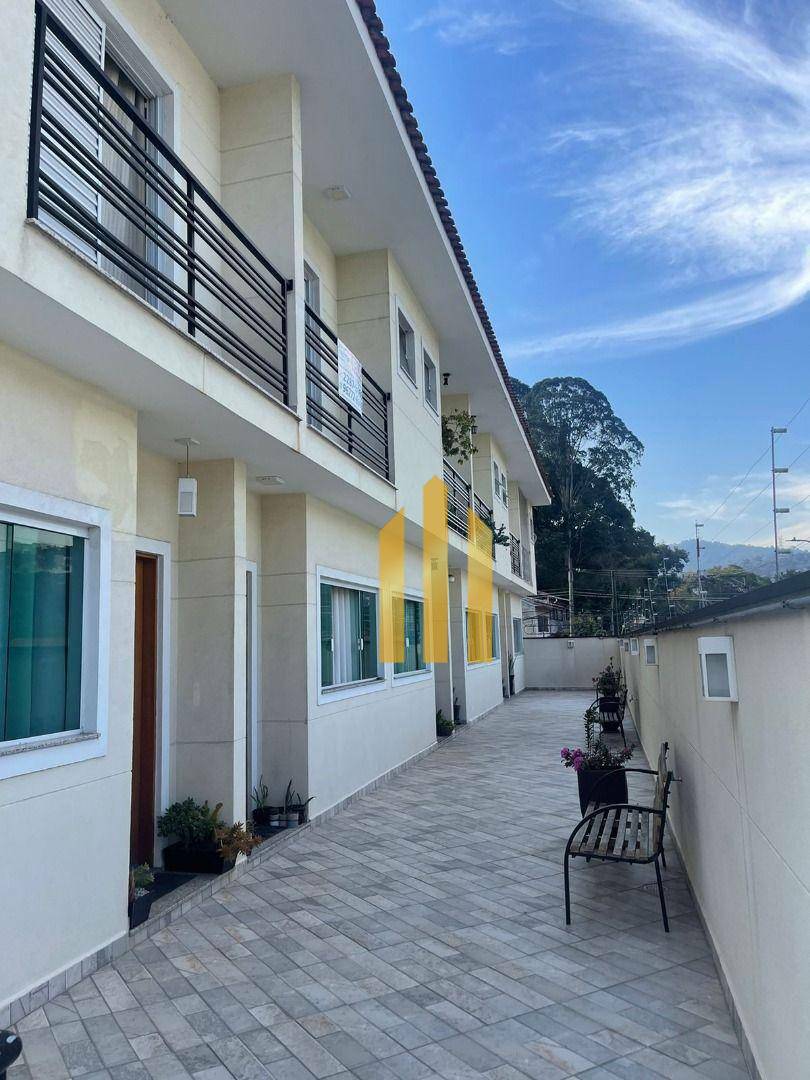 Sobrado à venda com 2 quartos, 70m² - Foto 1