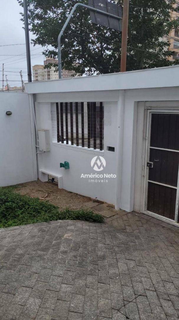 Casa para alugar com 2 quartos, 160m² - Foto 15