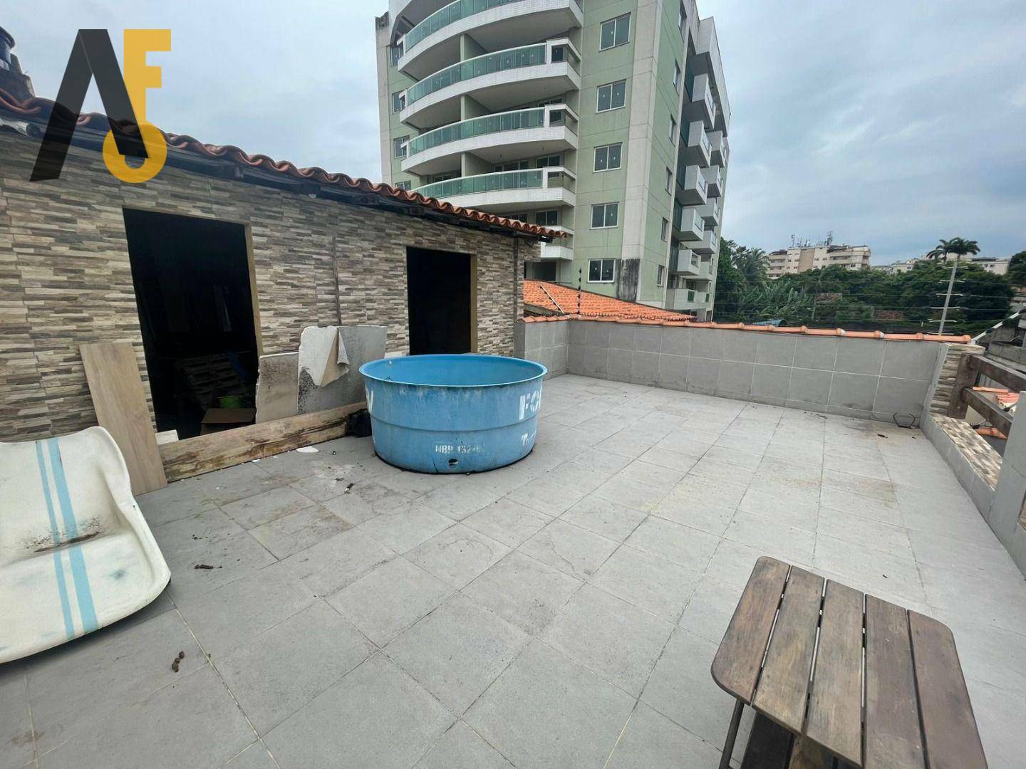 Casa à venda com 5 quartos, 382m² - Foto 2