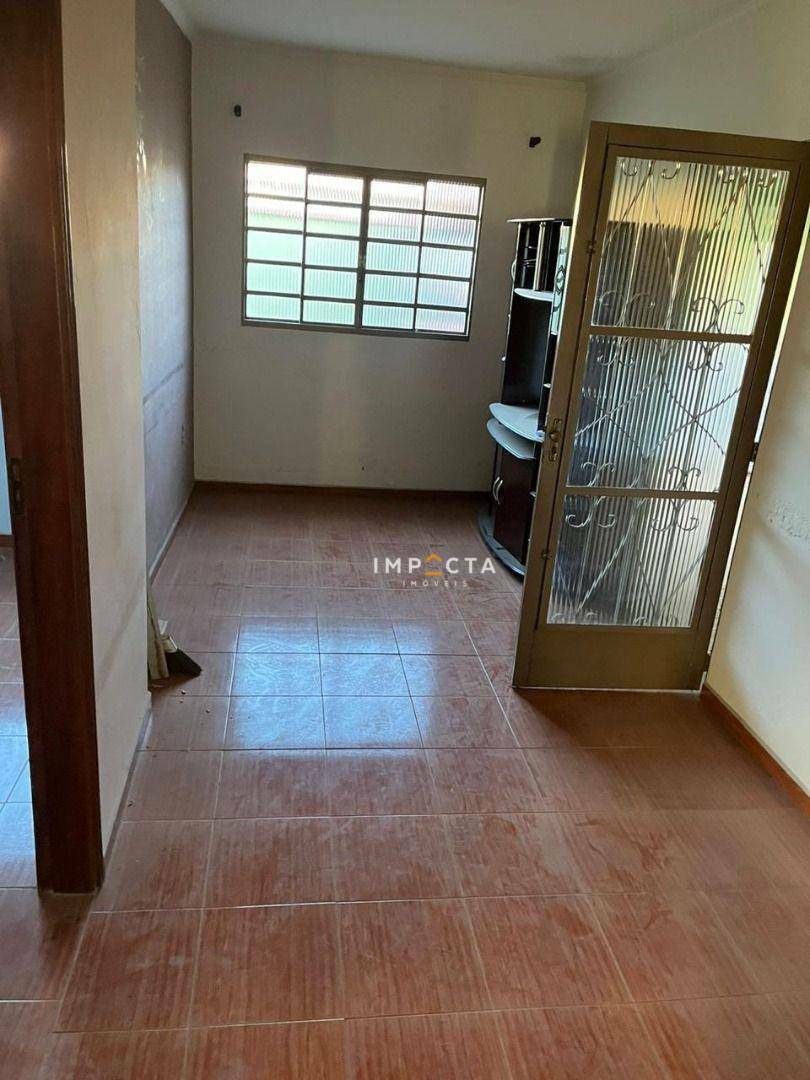 Casa à venda com 2 quartos, 80m² - Foto 1