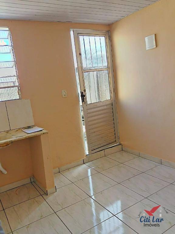 Casa para alugar com 1 quarto, 37m² - Foto 2