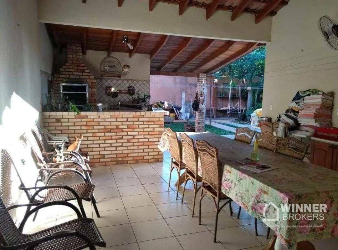 Casa à venda com 6 quartos, 300m² - Foto 7