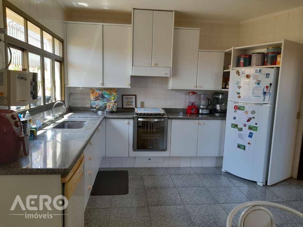 Casa à venda com 4 quartos, 250m² - Foto 16