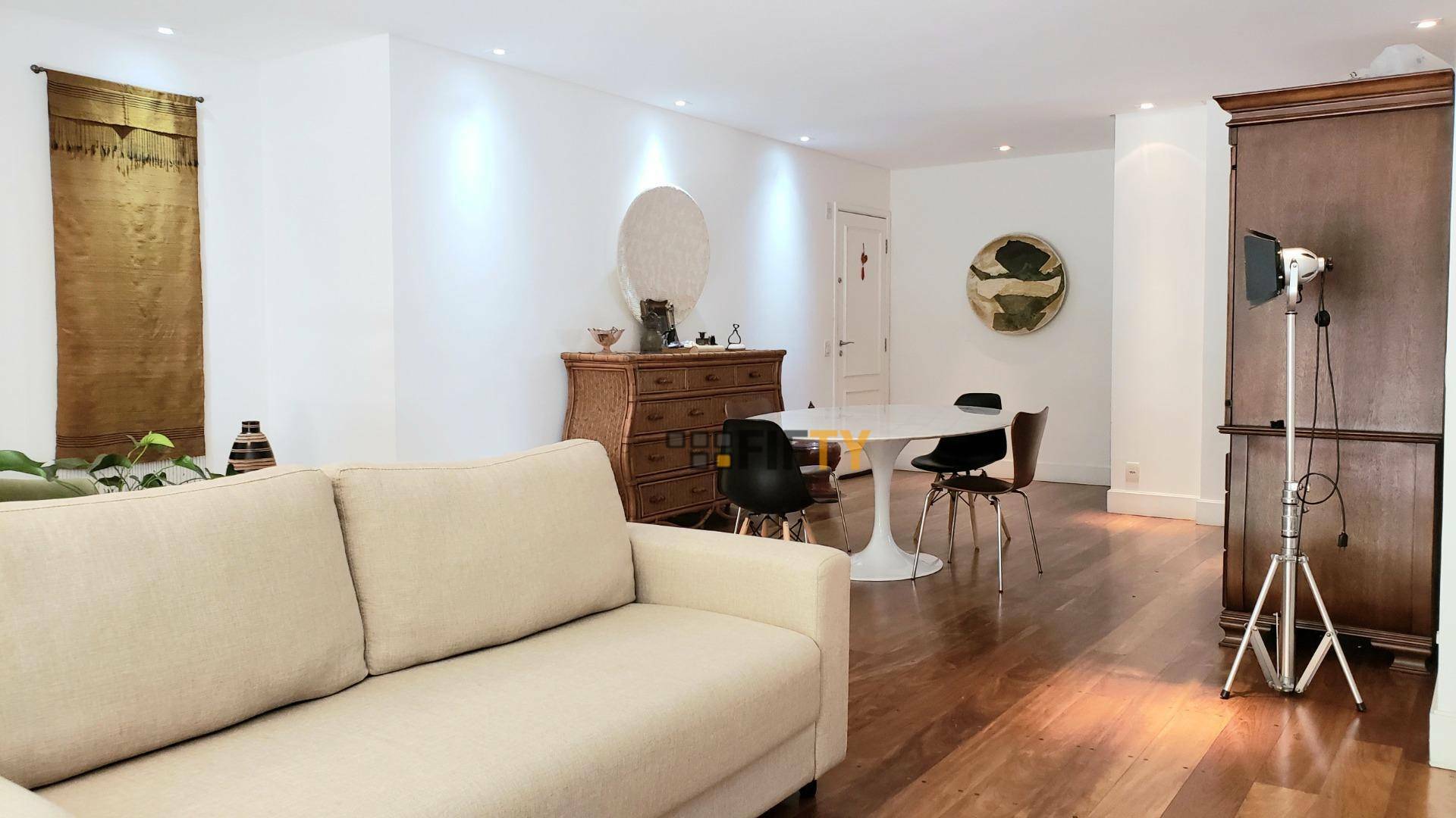 Apartamento à venda com 3 quartos, 234m² - Foto 4