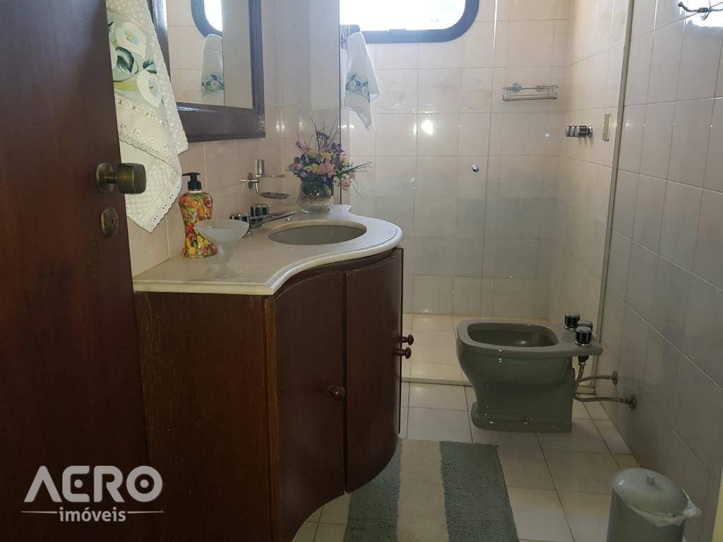 Apartamento à venda com 4 quartos, 230m² - Foto 11