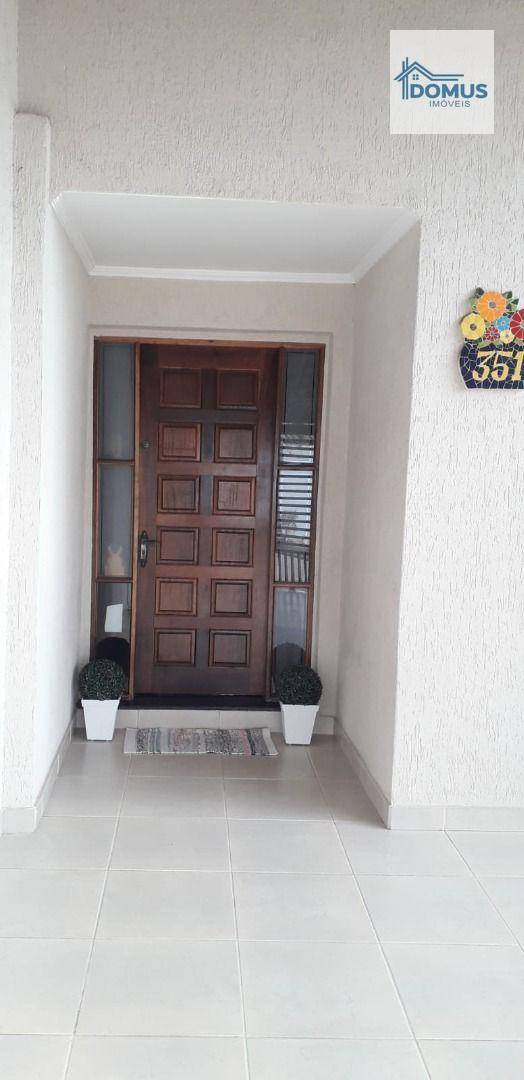 Casa à venda com 4 quartos, 220m² - Foto 2