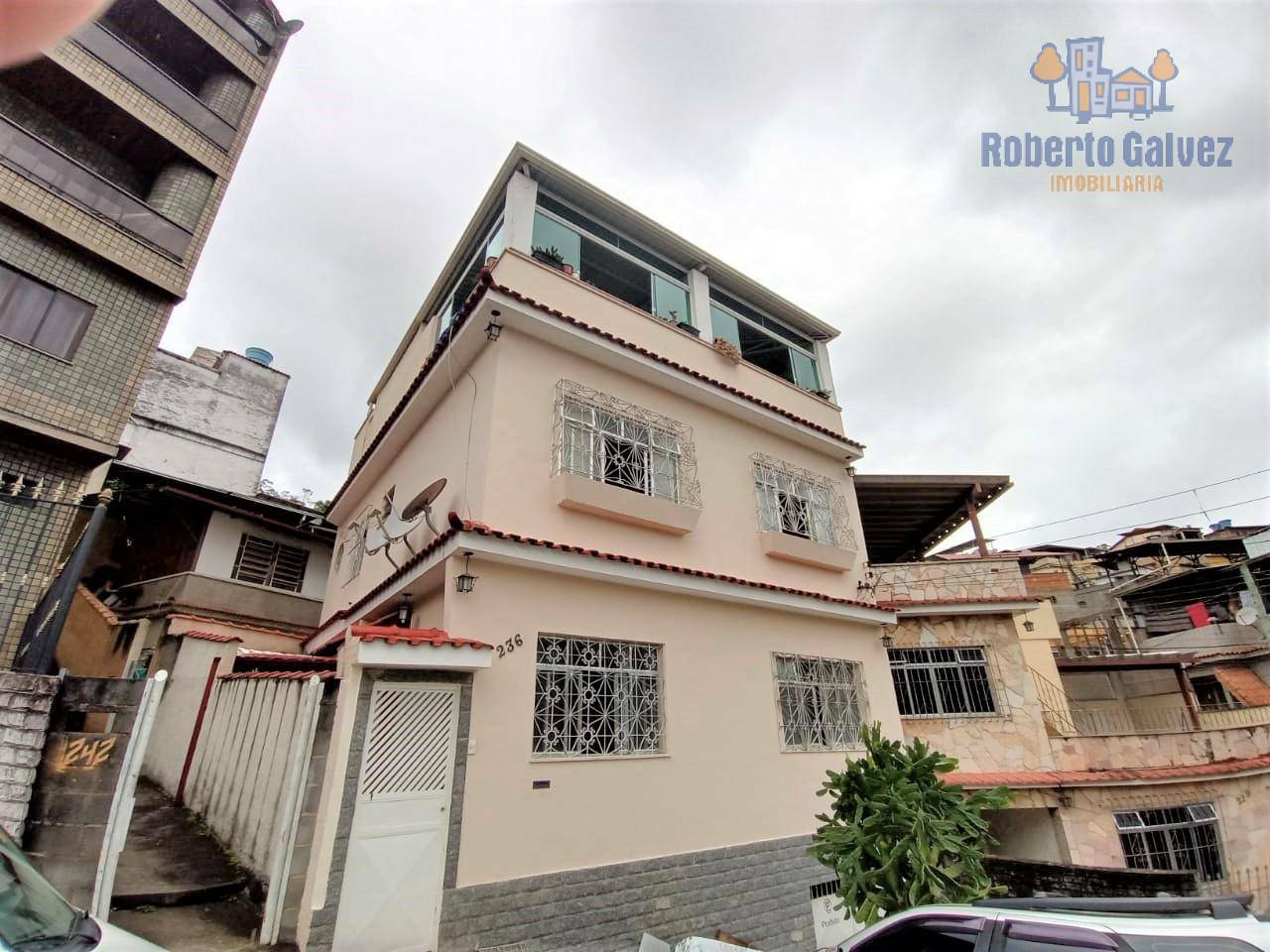 Casa à venda com 3 quartos, 290m² - Foto 1