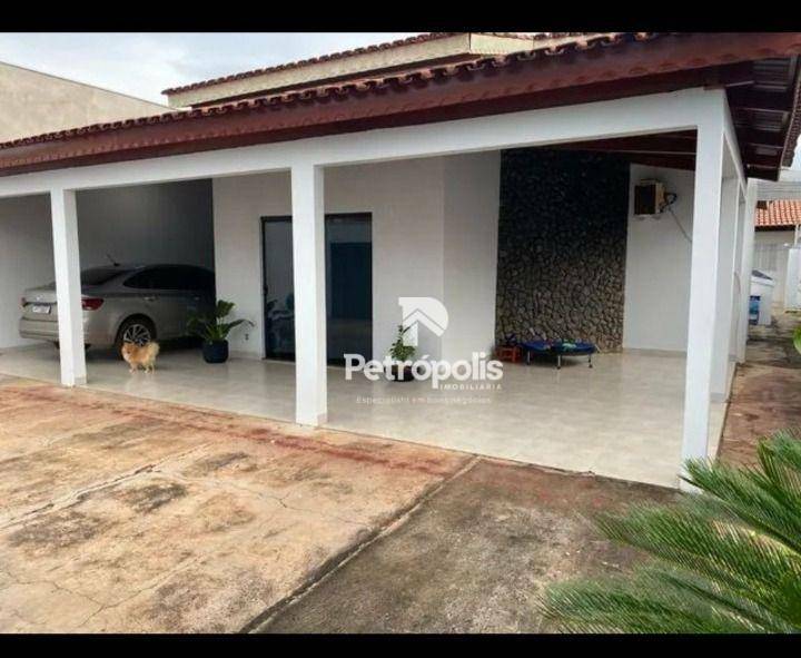 Casa à venda com 5 quartos, 252M2 - Foto 1