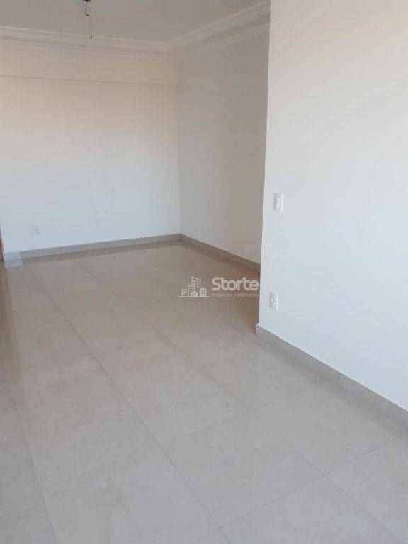 Apartamento à venda com 3 quartos, 79m² - Foto 2