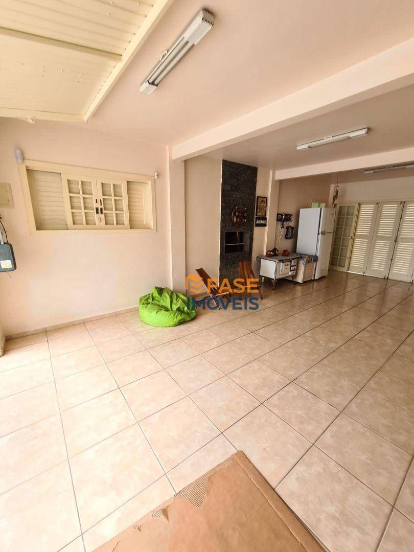 Casa à venda com 3 quartos, 210m² - Foto 15