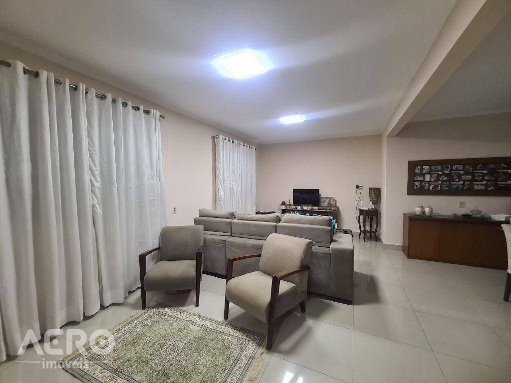 Casa à venda com 3 quartos, 210m² - Foto 32