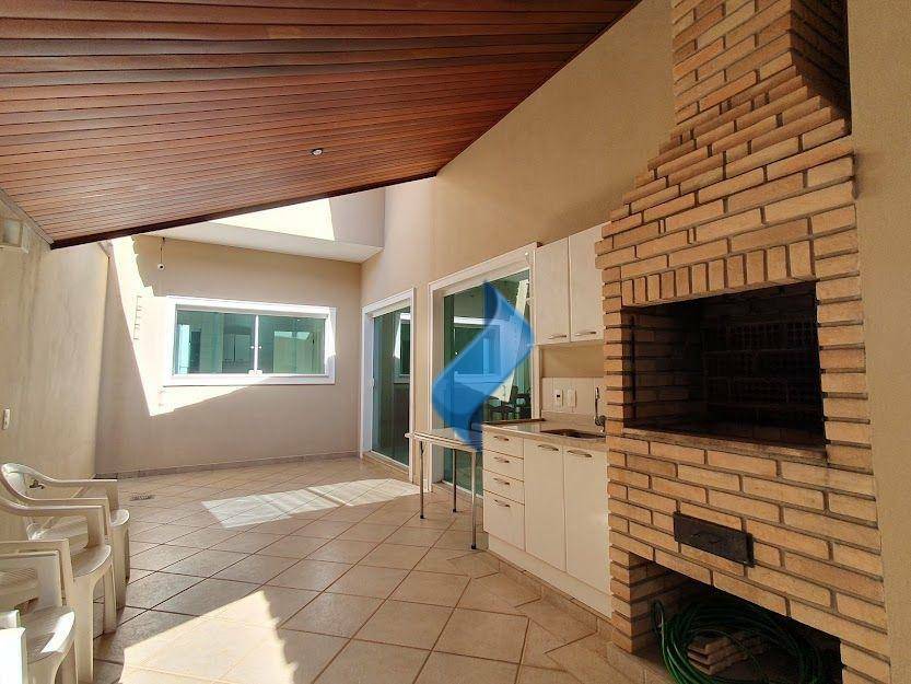 Casa à venda com 3 quartos, 218m² - Foto 6